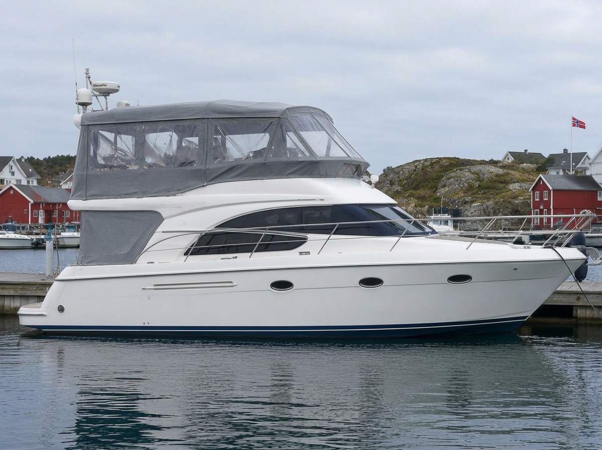 Flybridge-telt på motorbåt